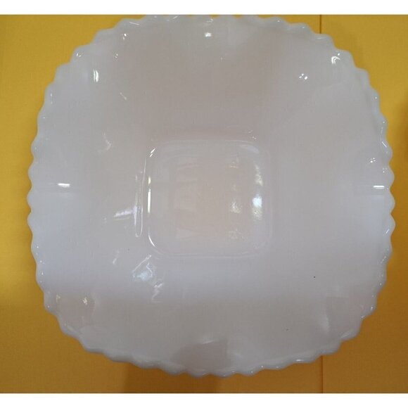 Anchor Hocking Set of 2 Ruffled Edge Quilted Diamond Pattern 7" Dessert Dishes - Picture 4 of 8